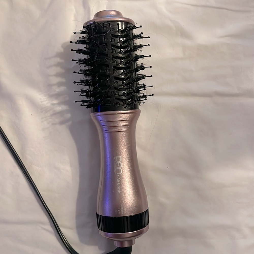 Travel size airbrush with three settings
